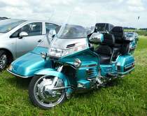 =Honda GoldWing steht auf dem Parkplatz anl. Ortsjubiläum Spahl im Juni 2017