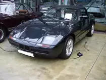 BMW Z1. 1989 - 1991. Von diesem Modell wurden in der dreijährigen Produktionszeit genau 8000 Einheiten produziert. Dieser, im Farbton Traumschwarz lackierte Z1, entstammt dem letzten Produktionsjahr. Angetrieben wird der Sportwagen von einem 6-Zylinderreihenmotor, der aus 2494 cm³ Hubraum 170 PS leistet. Die Höchstgeschwindigkeit liegt bei 225 km/h. Classic Remise Düsseldorf am 19.12.2017.