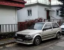1984-1989 Toyota Starlet mit Bodykit, fotografiert am  13.12.2017