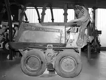 Ein im Bergbau eingesetzter Bunkerlader für Steinkohle. (Deutsches Bergbaumuseum Bochum, Februar 2012)