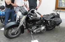 =Harley Davidson FLH, Bj. 1977, gesehen beim Ortsjubiläum von Spahl im Juni 2017