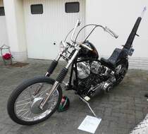 =Harley Davidson Chopper, Bj. 1948, gesehen beim Ortsjubiläum von Spahl im Juni 2017