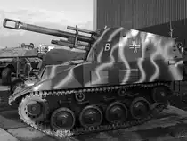 Dieser Umbau für den Film  Die Brücke von Arnheim  soll die Panzerhaubitze Wespe der Wehrmacht darstellen und entstand auf Basis eines französischen Hotchkiss Panzers. (Auto- und Technikmuseum Sinsheim, Januar 2007)