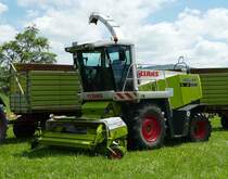 =Claas Jaguar 890, ausgestellt beim Ortsjubiläum von Spahl im Juni 2017