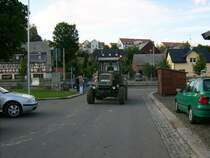 ZT 323 kam am Sp�ten Sonntag Nachmittag auch noch zum Bulldogtreffen, nachdem er mit weiteren Traktoren den ganzen Tag Schaupfl�gen gefahren hat