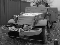Das Halbkettenfahrzeug M16 im Grenzmuseum Schifflersgrund. (Bad Sooden-Allendorf, November 2016)