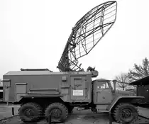 Ein LKW Ural-375D mit dem Radarsystem 1L22 NRZ-4P Parol im Grenzmuseum Schifflersgrund. (Bad Sooden-Allendorf, November 2016)