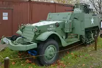 Das Halbkettenfahrzeug M16 im Grenzmuseum Schifflersgrund. (Bad Sooden-Allendorf, November 2016)