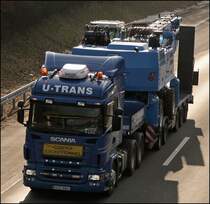 �ffters auf der A45 anzutreffen sind die Lkws der Spedition U-Trans. Transportiert werden TEREX Bagger und f�r solche schweren Ger�te m�ssen auch starke Zugmaschinen her. SCANIA R580 8/ sind meistens im Einsatz. (28.01.2009)
