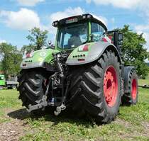 =Fendt 1046 Vario, ausgestellt beim Ortsjubiläum von Spahl im Juni 2017