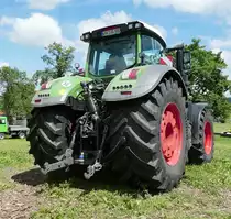 =Fendt 1046 Vario, ausgestellt beim Ortsjubiläum von Spahl im Juni 2017