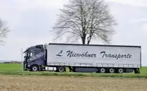 
Scania 500 mit Sattelauflieger, mitgezogen am 10.4.2017 auf der L 164 (ex B221) bei Übach - Palenberg 