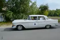 Einer der zahlreichen Teilnehmer der ADAC Sunflower Rallye war ein Opel Kapitan PLV. (Linstow, August 2012)