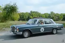 Ein Mercedes-Benz 300SEL als Teilnehmer der ADAC Sunflower Rallye im August 2012.