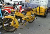 =ehemaliges Postmoped mit Anhänger, steht bei der Veterama zum Verkauf, 10-2017