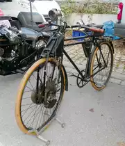 =unbekanntes Fahrrad mit Hilfsmotor, steht bei der Veterama zum Verkauf, 10-2017