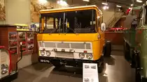 DAF A2600DP Sattelzugmaschine aus dem Jahr 1963. Dieses Modell wurde von 1962 bis 1974 mit einigen Facelifts produziert. Das abgelichtete, frühe, Modell ist noch mit einem britischen 
6-Zylinderreihenmotor aus dem Regal von British Leyland motorisiert. Dieser leistet 220 PS aus 11092 cm³ Hubraum. DAF-Museum Eindhoven am 05.01.2018.
