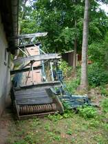 Er hat auch schon bessere zeiten hinter sich. M�hlader E062 stand etwas verborgen im Gel�nde des Schlosses Blankenhain