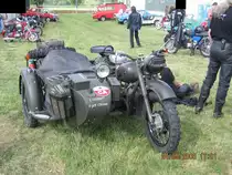 Russisches Militär Motoradgespann mit Seitenwagen Antrieb ich denke mal es ist eine URAL oder Dnepr Bild habe ich am 24.05.2008 gemacht.