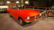 DAF 55 DeLuxe aus dem Modelljahr 1971. Produziert wurde das damalige Spitzenmodell aus dem Hause DAF von 1967 bis 1972. Es gab das Modell als Limousine, Coupe und Kombi. Angetrieben wird der Wagen von einem 4-Zylinderreihenmotor aus dem Hause Renault. Das aus dem Renault R8 entliehene Aggregat hat einen 4-Zylinderreihenmotr, der aus 108 cm³ Hubraum 45 PS leistet. DAF-Museum Eindhoven am 05.01.2018.