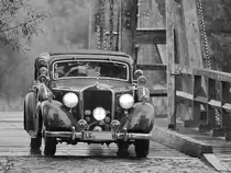 Ein Mercedes-Benz 230-6 während der ersten Etappe der ADAC Sunflower Rallye. (Nehringen, August 2012)