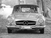 Ein Mercedes-Benz 190SL als Teilnehmer der ADAC Sunflower Rallye im August 2012. 