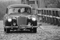 Ein Mercedes-Benz Ponton 190 während der ersten Etappe der ADAC Sunflower Rallye. (Nehringen, August 2012)