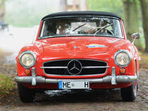 Ein Mercedes-Benz 190SL als Teilnehmer der ADAC Sunflower Rallye im August 2012. 