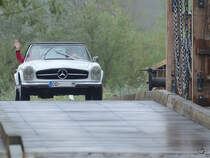 Ein Mercedes-Benz 280SL während der ADAC Sunflower Rallye im August 2012.