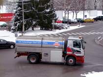ACTROS mit  Sch�rdinger  Milchtankaufbau, hat soeben bei der Molkerei in Ried i.I. das weisse Gut abgeliefert; 090130