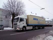 MAN einer Wieselburger Spedition ist mit einem K�hlauflieger auf den Stra�en in Ried i.I. unterwegs; 090130