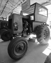 Ein Traktor IFA RS03 Aktivist steht im Agroneum Alt Schwerin. (April 2009)