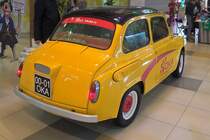 Auf der Suche nach einem Mittagessen fand ich in einem Saporoshez SAS-965 dieses Aquarium(!) in einem Einkaufzentrum in Kolpino, 18.10.17