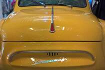 Die Front des Saporoshez SAS-965 in einem Einkaufzentrum in Kolpino, 18.10.17