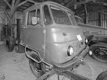 Ein IFA Robur LO-2002A mit Holzvergaseranlage im Agroneum Alt Schwerin. (April 2009)