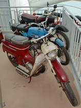 Eine Jawa 05, dahinter die Jawa 20 und dahinter eine MZ ES150. (Agroneum Alt Schwerin, August 2012)