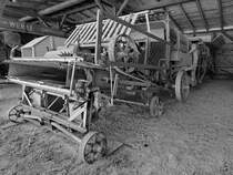 Eine Dreschmaschine (Lanzknecht) steht im Agroneum Alt Schwerin. (April 2009)