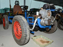 In der ehemaligen DDR entstanden für den Privatgebrauch viele Traktoren im Eigenbau. Not macht erfinderisch. (Agroneum Alt Schwerin, August 2012)