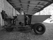 Der Vorderkipper Picco I aus der DDR wurde bei seinen Nutzern auch Dreikantfeile genannt. (Agroneum Alt Schwerin, April 2009)