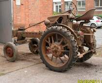 RS 08/15 Maulwurf es ist ein Geräteträger Hersteller Traktorenwerk Schönebeck die Bauzeit war von 1953-1956 mit einen F 8/2 Vergasermotor Bild habe ich am 06.09.2011 in Nordhausen gemacht.