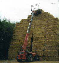 Manitou 930 Teleskoplader 12m Auslage Bild habe ich im August 1998 gemacht mit dieser Maschine kann man sehr viel machen Klasse ich habe sie ein paar Jahre gefahren.