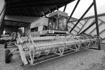 Ein Mähdrescher IFA E517 steht im Agroneum Alt Schwerin. (August 2012)