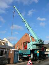 Liebherr Autokran bei der Aufstellung eines LUX-Hauses am 31.01.2009 in 36100 Petersberg-Marbach