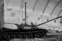 Ein mittlerer Kampfpanzer T-55 mit Ausrüstung für die Unterwasserfahrt im Technik Museum Pütnitz. (August 2006)