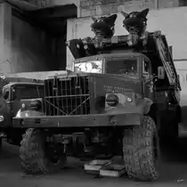 Ein KrAZ 255 mit mobiler Brücke im Technik Museum Pütnitz. (August 2006)