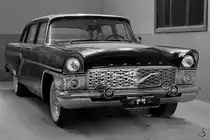 Ein GAZ-13 Tschaika im Technik Museum Pütnitz. (August 2006)