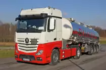 Tankauflieger Klaeser - Mercedes-Benz 1851 Tankauflieger am
05.02.2018 in Duisburg.