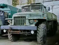 Ein Ural 375D mit Trinkwasserbehälter im Technik Museum Pütnitz. (August 2006)