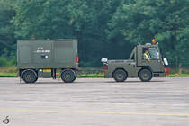 Ein Schopf Schlepper mit Aggregat der Belgischen Luftwaffe. (Kleine Brogel, Juli 2004)