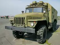 Ein URAL 4320 mit Kofferaufbau im Lufwaffenmuseum Berlin-Gatow. (August 2005)